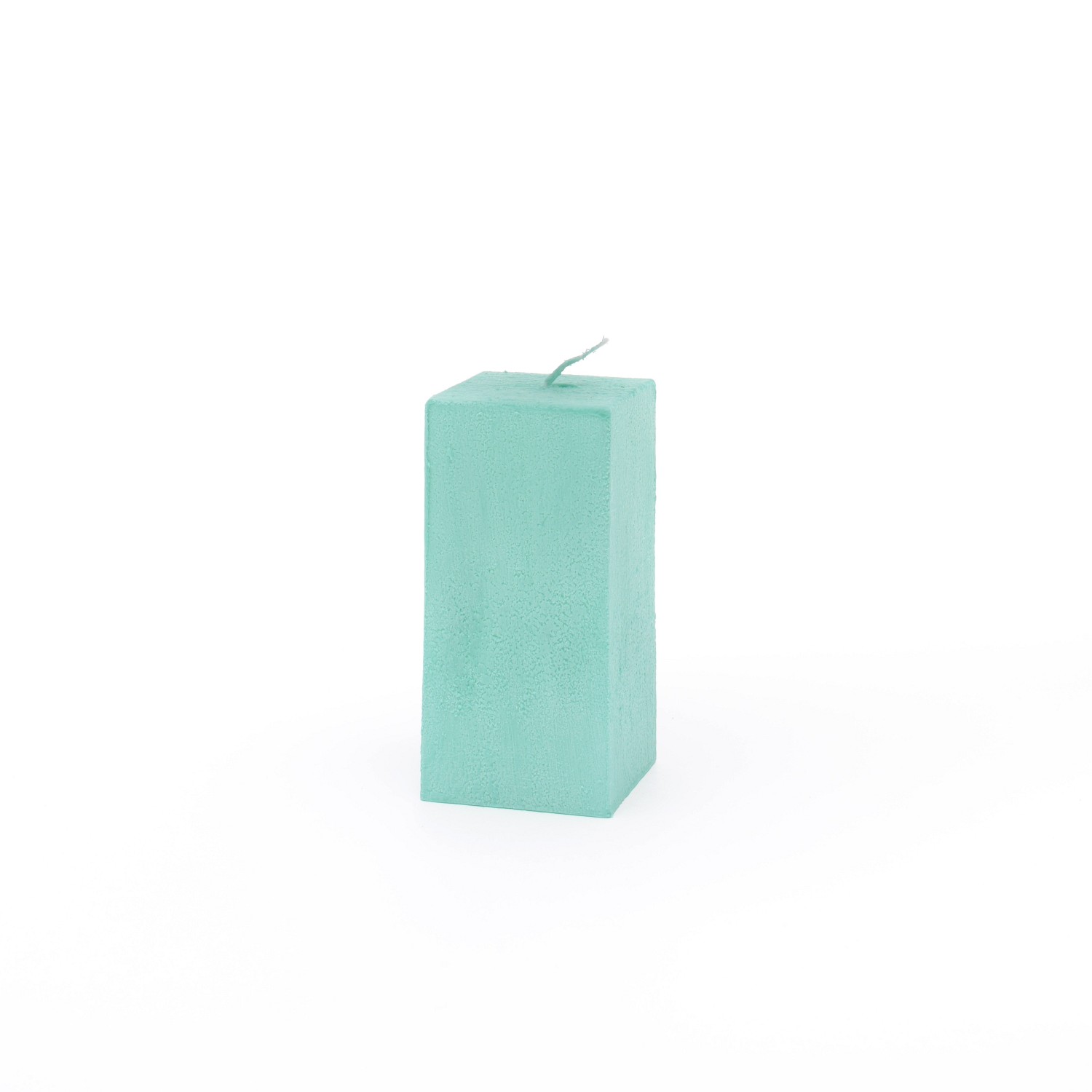 Eckige türkise Stumpenkerze mit vertikal verlaufender Struktur