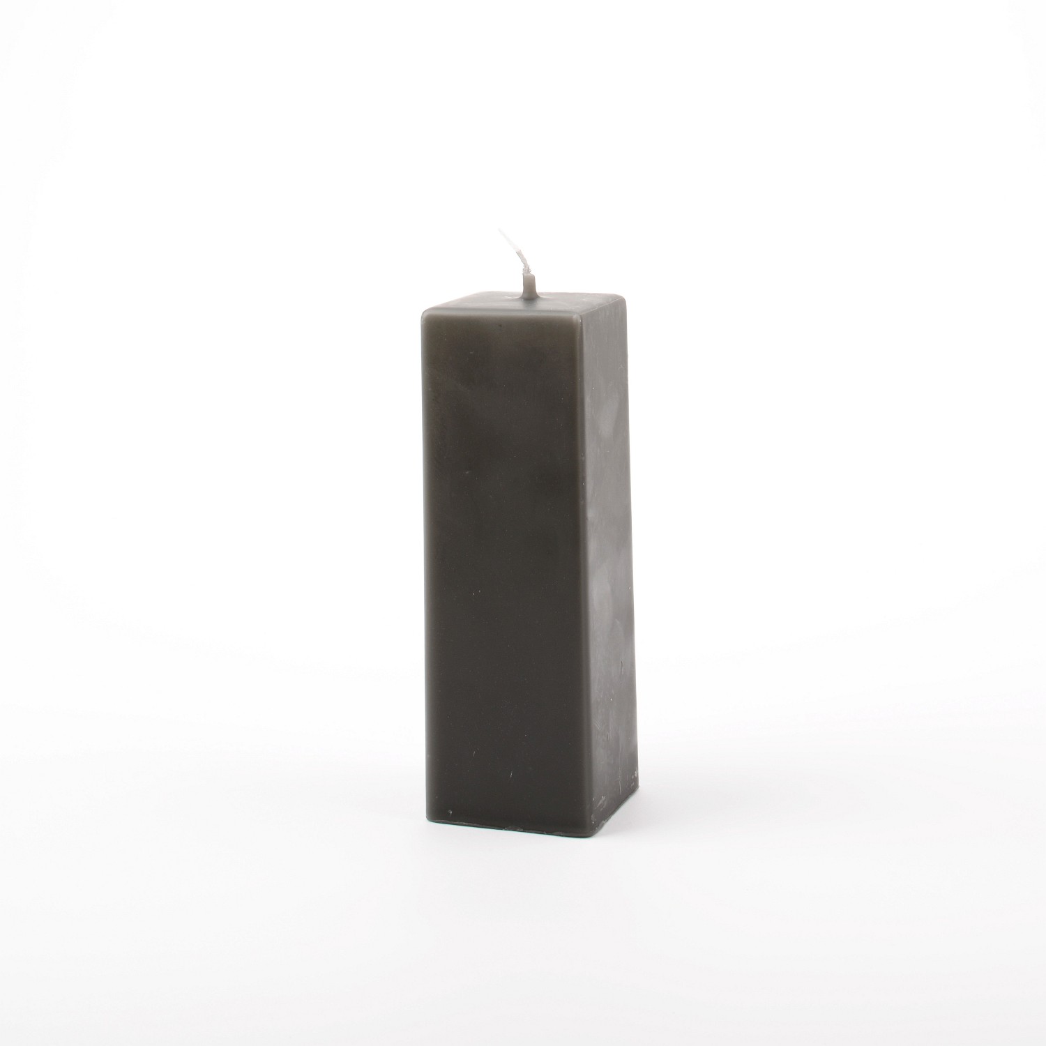 Eckige graue Stumpenkerze mit glatter Oberfläche