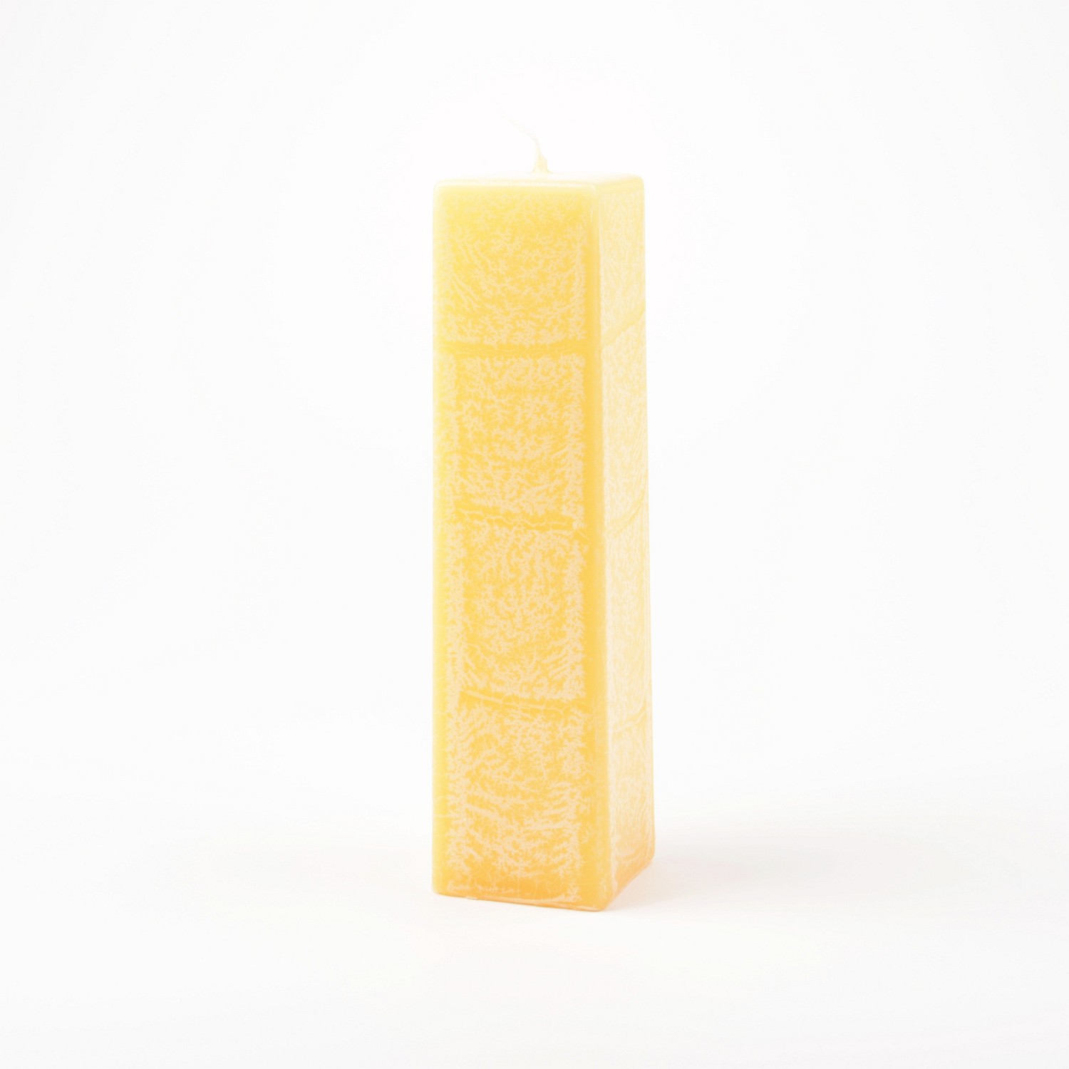 Eckige zitronenfarbene Stumpenkerze mit Marmorierung
