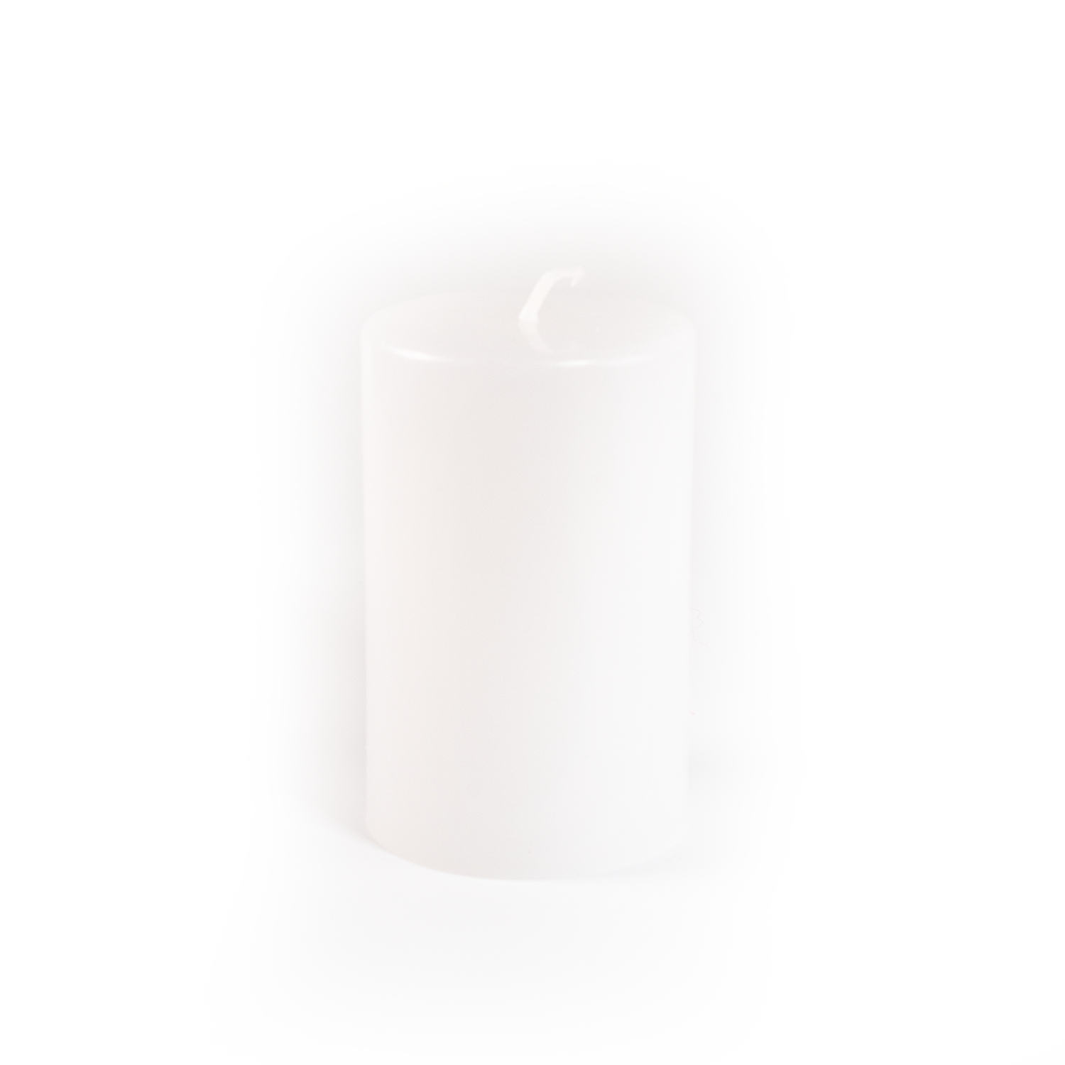 Weiße runde Stumpenkerze mit glatter Oberfläche.